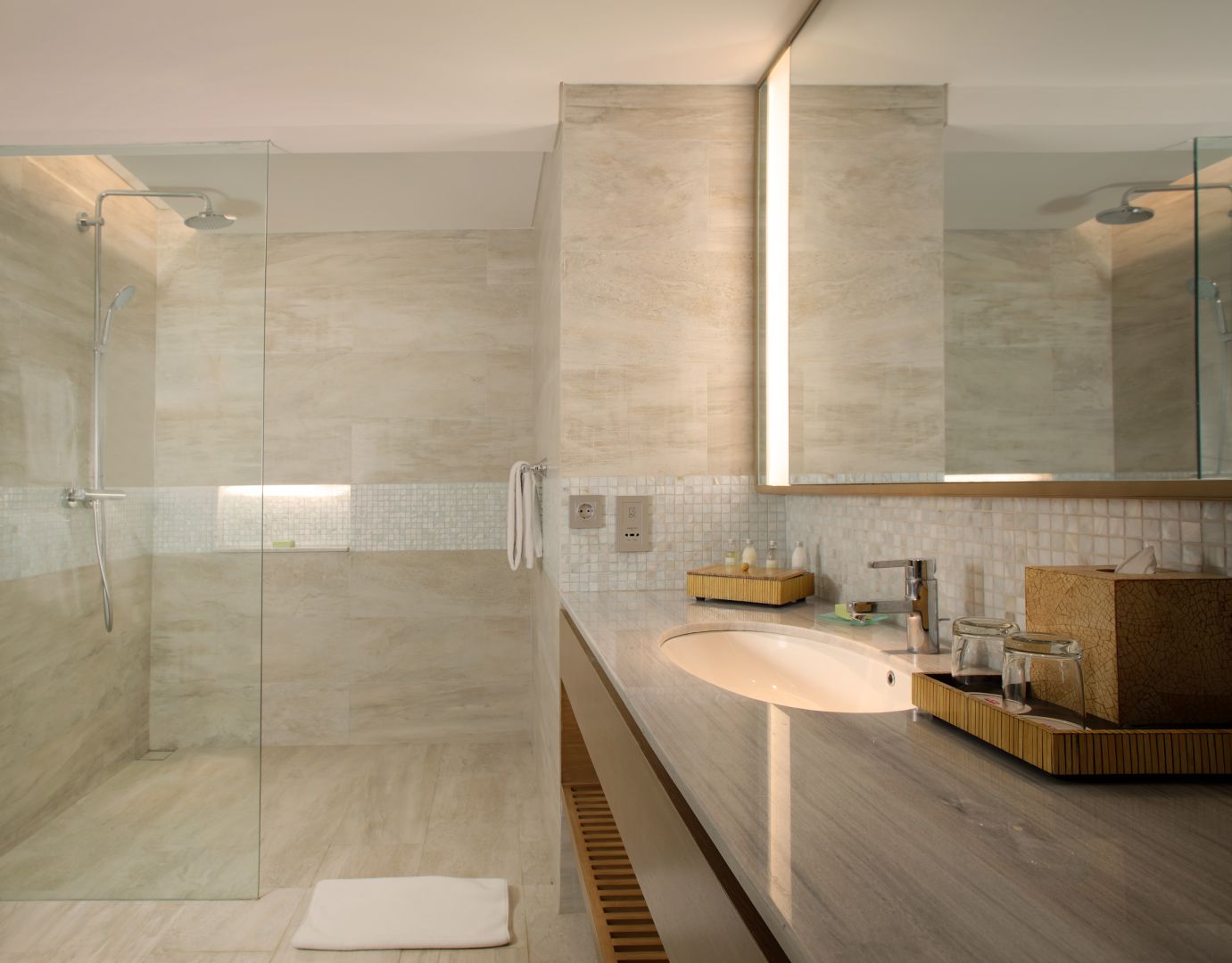 Free Upgrade Deluxe Lagoon View to Deluxe Chalet